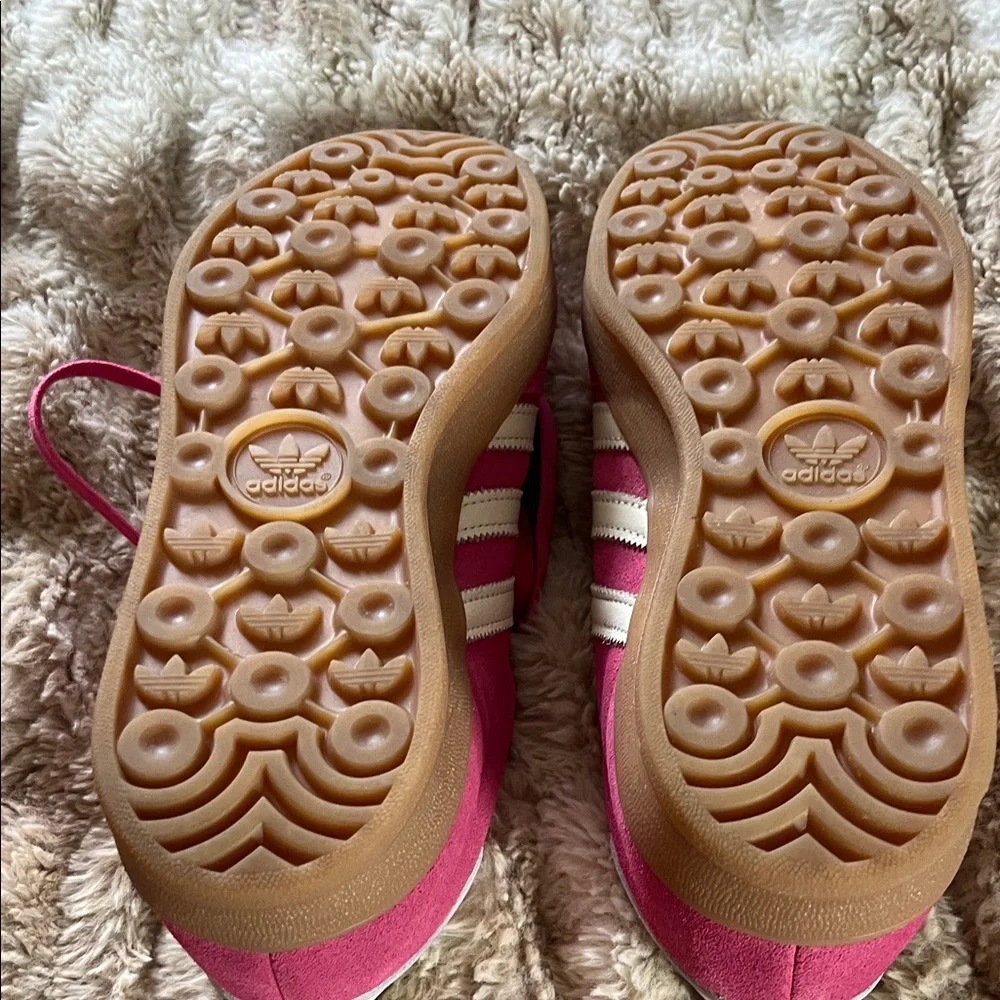 Adidas Women's Fuchsia Gazelle Sneakers NWOT - Picture 5 of 6